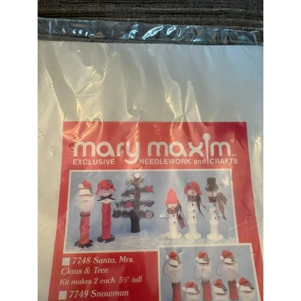 Mary Maxim Wooden Spool Snowman Ornaments Kit 7744 Vintage Holiday Craft Makes 6